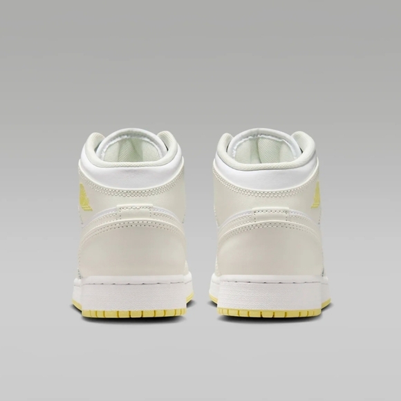 Nike Jordan 1 Mid - Picture 5 of 7